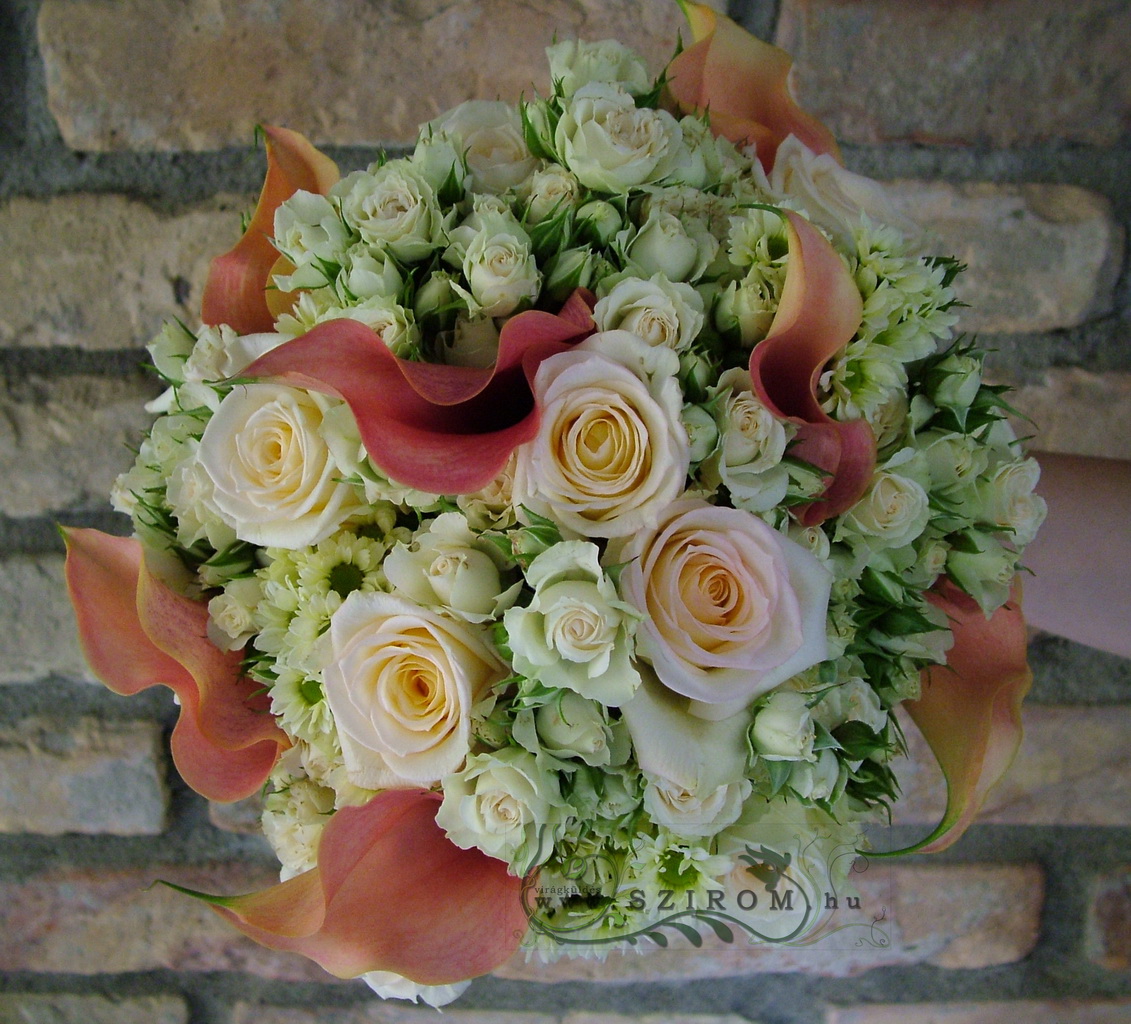 Menyasszonyi csokor kálával, bokros rózsával (krém , korall, barack, narancs, fehér)