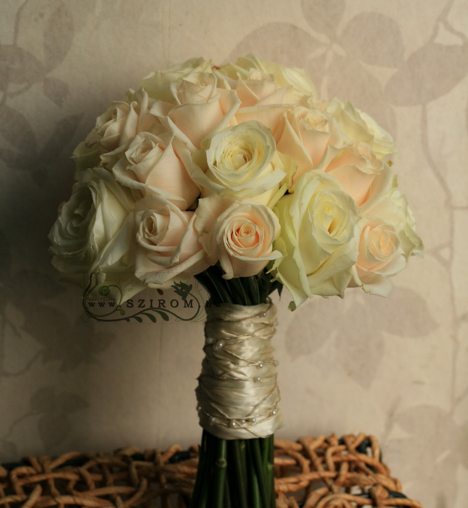 flower delivery Budapest - Bridal bouquet of roses