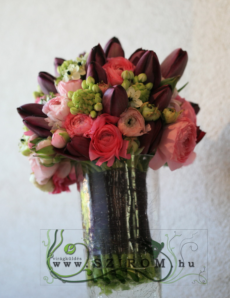 Virágküldés Budapest - Menyasszonyi csokor tulipánnal és boglárkával (ornithogalum, lila, rózsaszín)