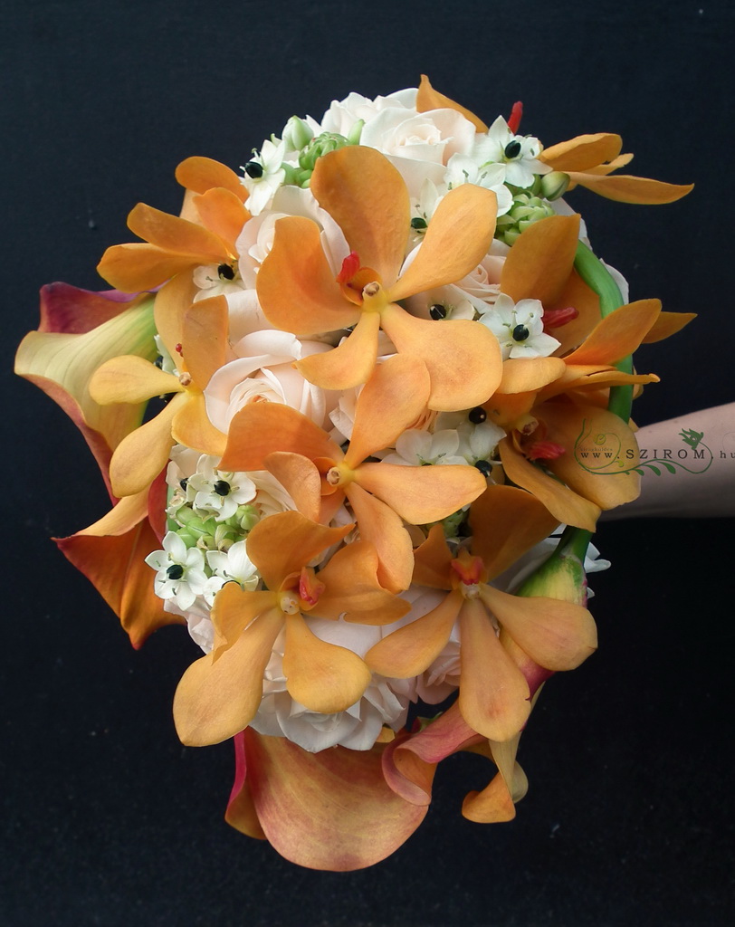 Menyasszonyi csokor csepp alak, rózsával és narancs mokara orchideával (ornithogalum, fehér)