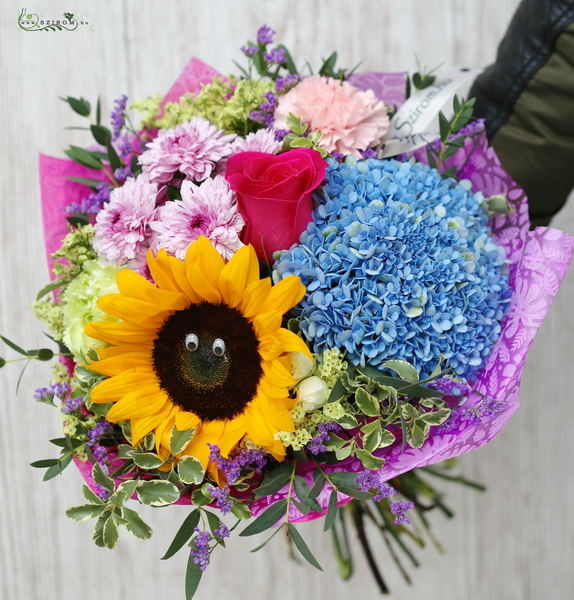 Blumenlieferung nach Budapest - Kleiner runder Blumenstrauß mit wachsamer Sonnenblume (11 Stiele)