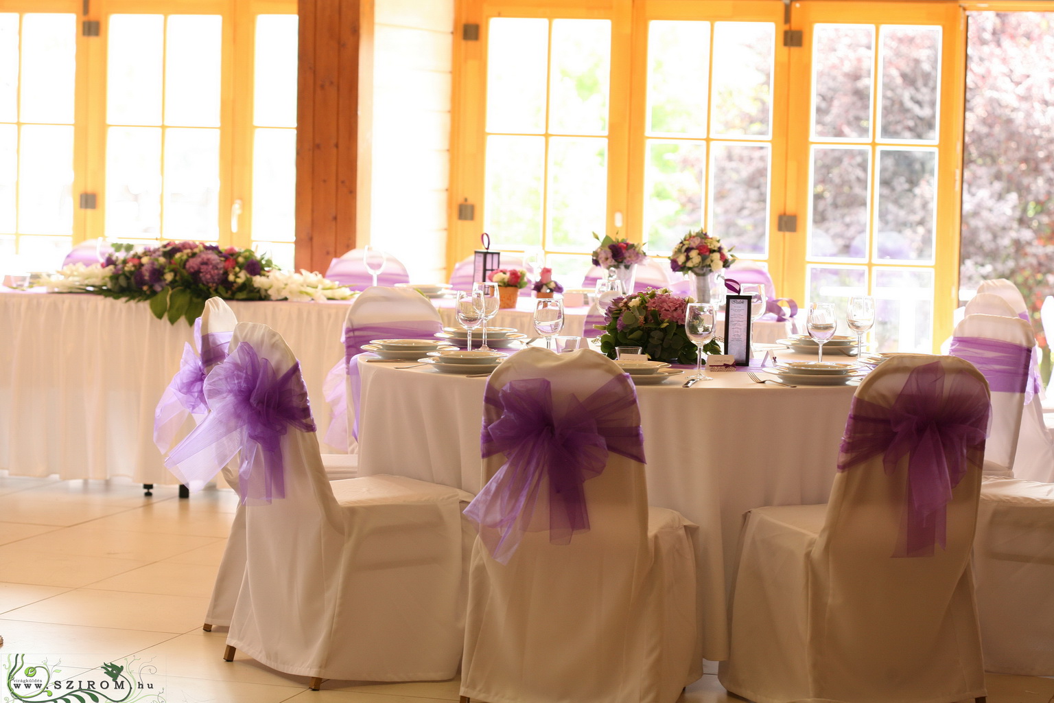 flower delivery Budapest - Purple flower decor,1 main and 1 guest centerpiece price, Petneházy Club, wedding