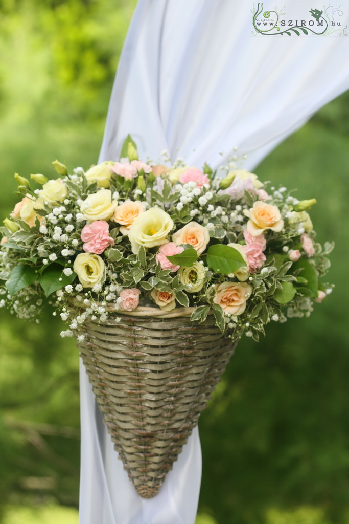 flower delivery Budapest - Wedding gate, Károlyi restaurant