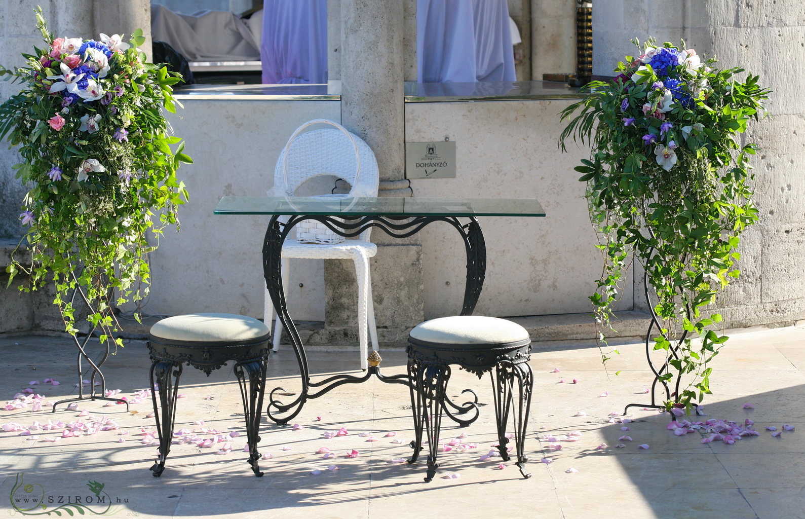 flower delivery Budapest - Halászbástya / Fishermen's Bastion flower decor, standing arrangement, 2 pc (orchid, hydrangea, golgota), wedding