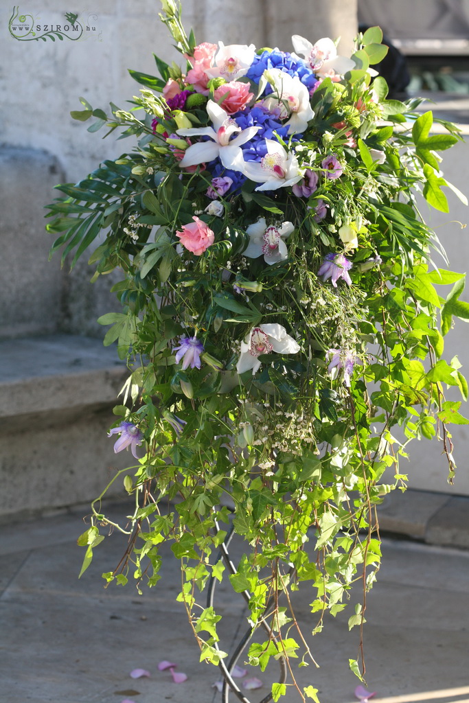 flower delivery Budapest - Halászbástya / Fishermen's Bastion flower decor, standing arrangement, (orchid, hydrangea, golgota), wedding