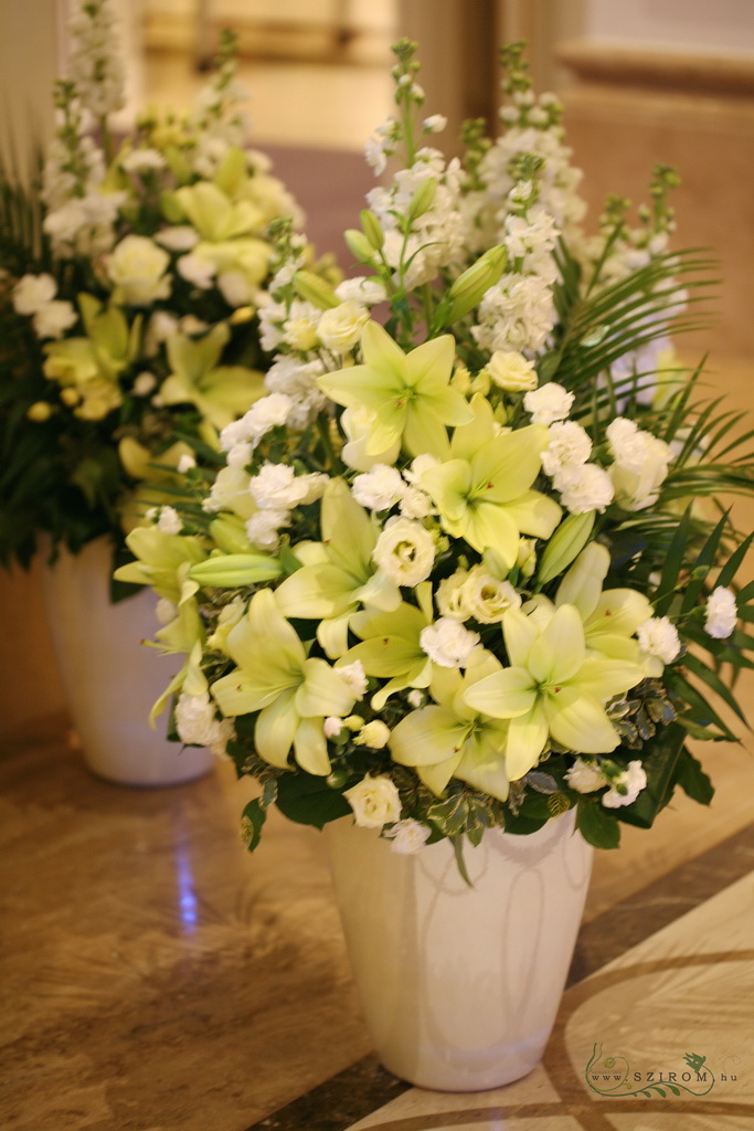 flower delivery Budapest - Flower decoration, Corinthia Budapest (lilies, stockflower, white, cream), wedding