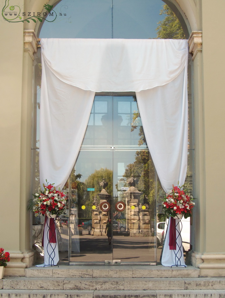 flower delivery Budapest - Standing arrangements, Savoyai Palace, wedding