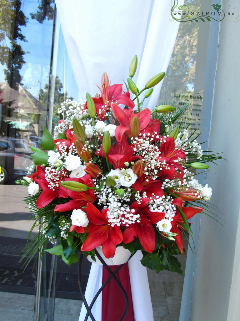 flower delivery Budapest - Standing arrangement, Savoyai Palace, wedding