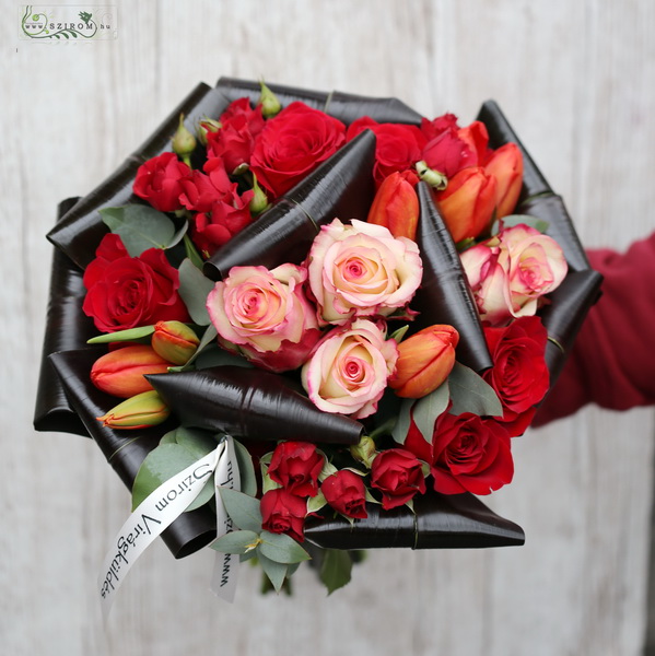 flower delivery Budapest - Modern bouquet of roses and tulips, red, orange colors (20 stems)