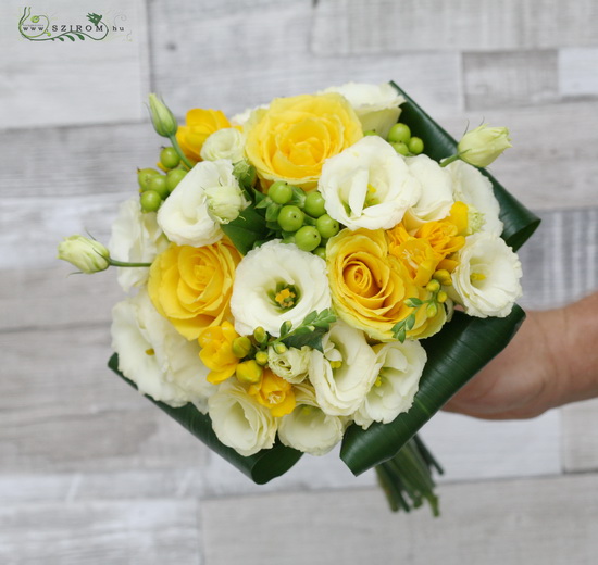 flower delivery Budapest - Yellow and white bouquet (15 stems)