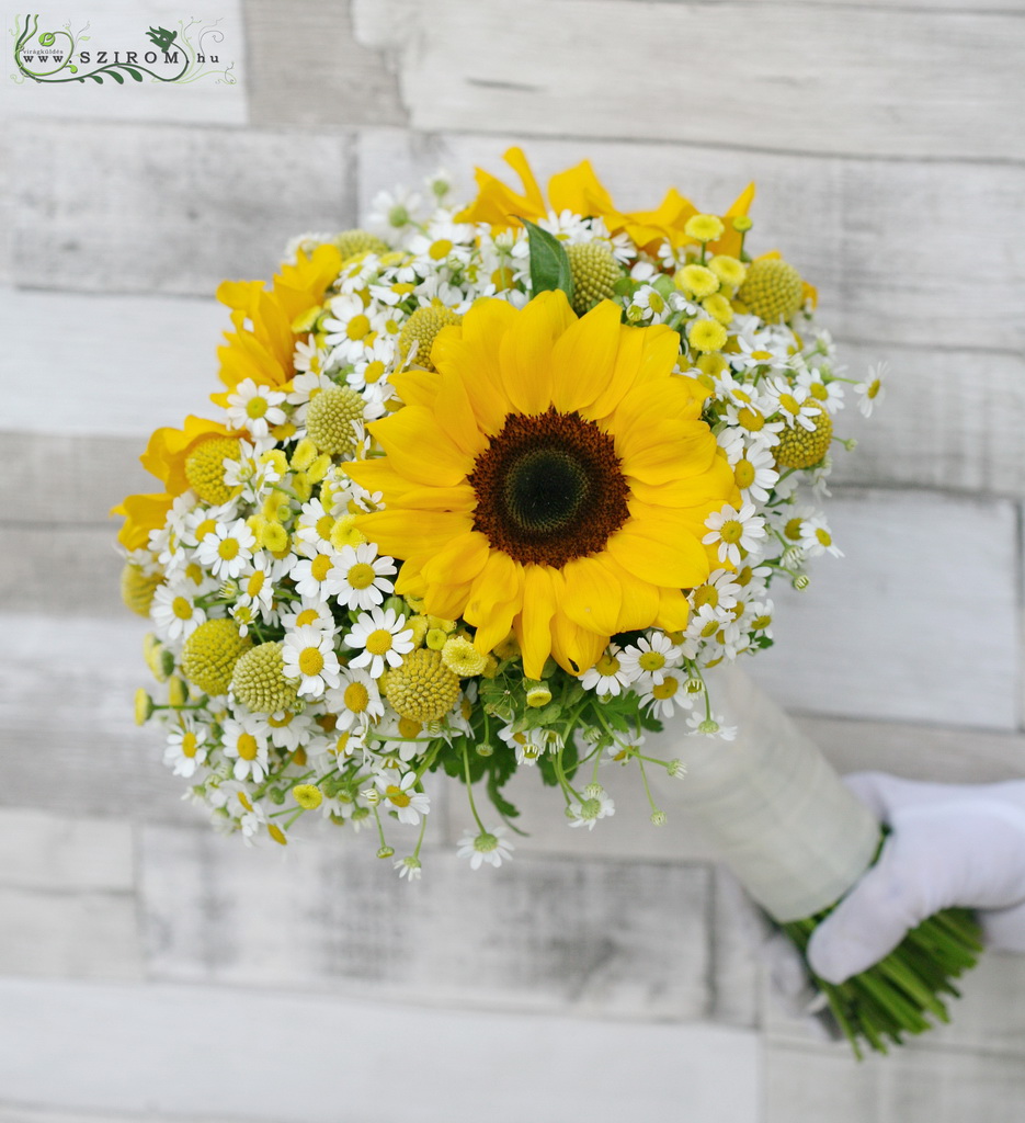 Menyasszonyi csokor napraforgóval, mezei virágokka (fehér, sárga)