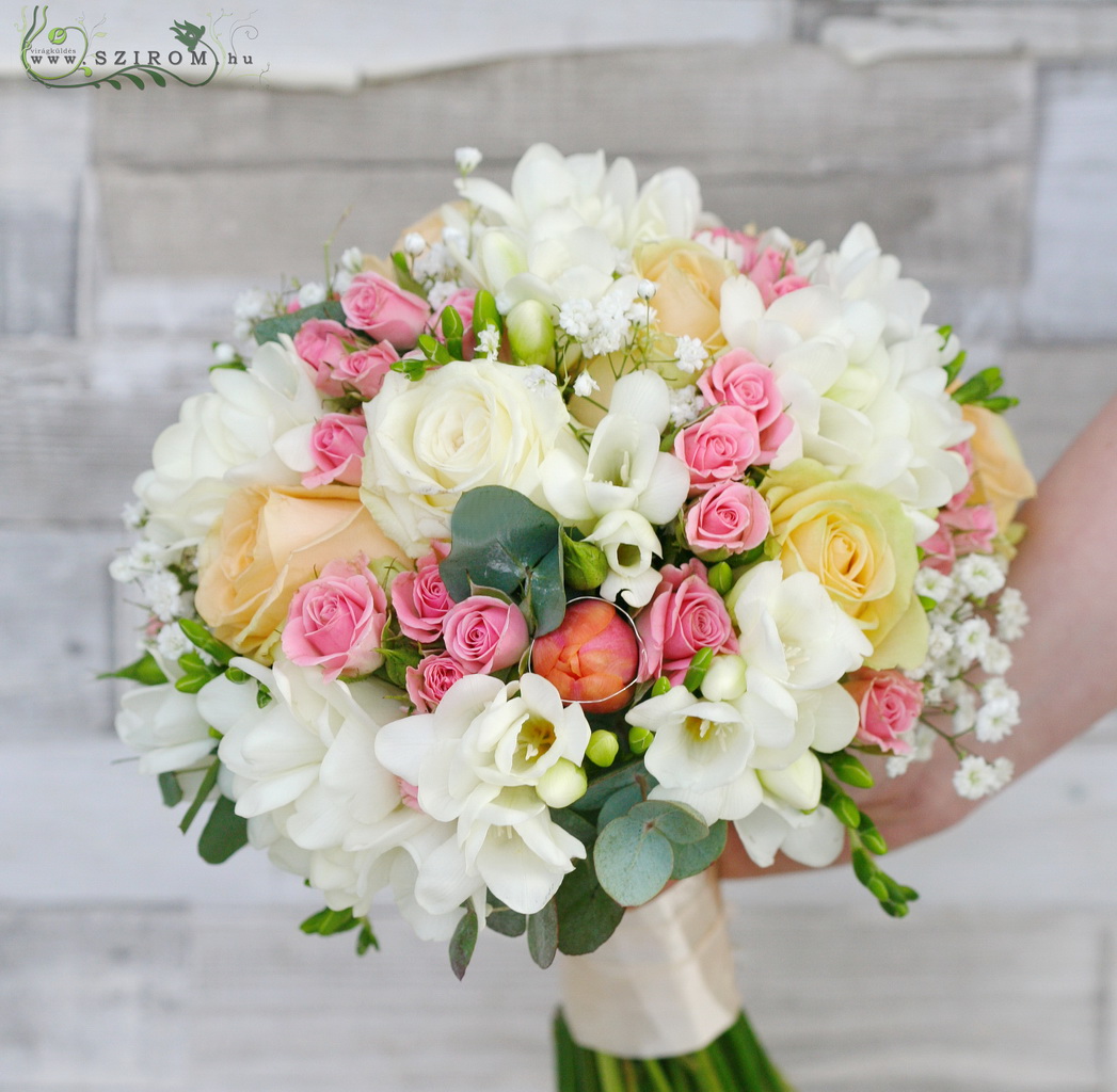 Menyasszonyi csokor (tulipán, frézia, rózsa, bokros rózsa, rezgő,féhér, rózsaszín)