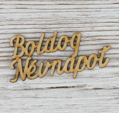 Virágküldés Budapest - Boldog Névnapot fa felirat (8cm)