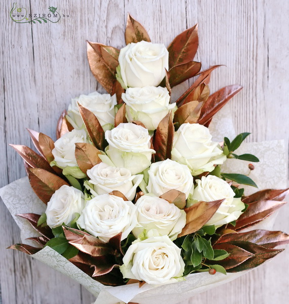 flower delivery Budapest - Elegant bouquet with lightgreen roses and bronze leafs 