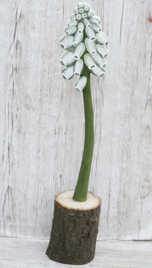 flower delivery Budapest - wooden Muscari (69cm)