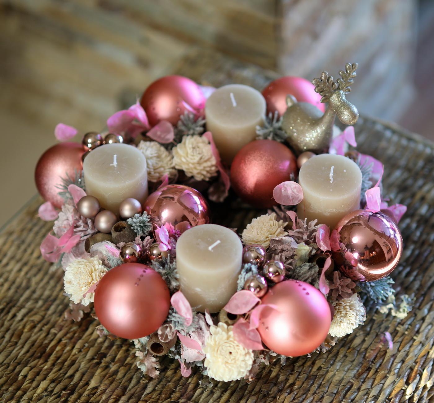 flower delivery Budapest - Advent wreath pink, champagne, with deer