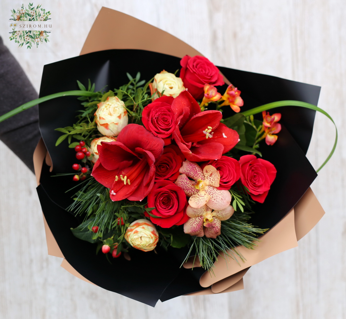flower delivery Budapest - Rose bouquet with amaryllis and vanda orchids (15 stems)