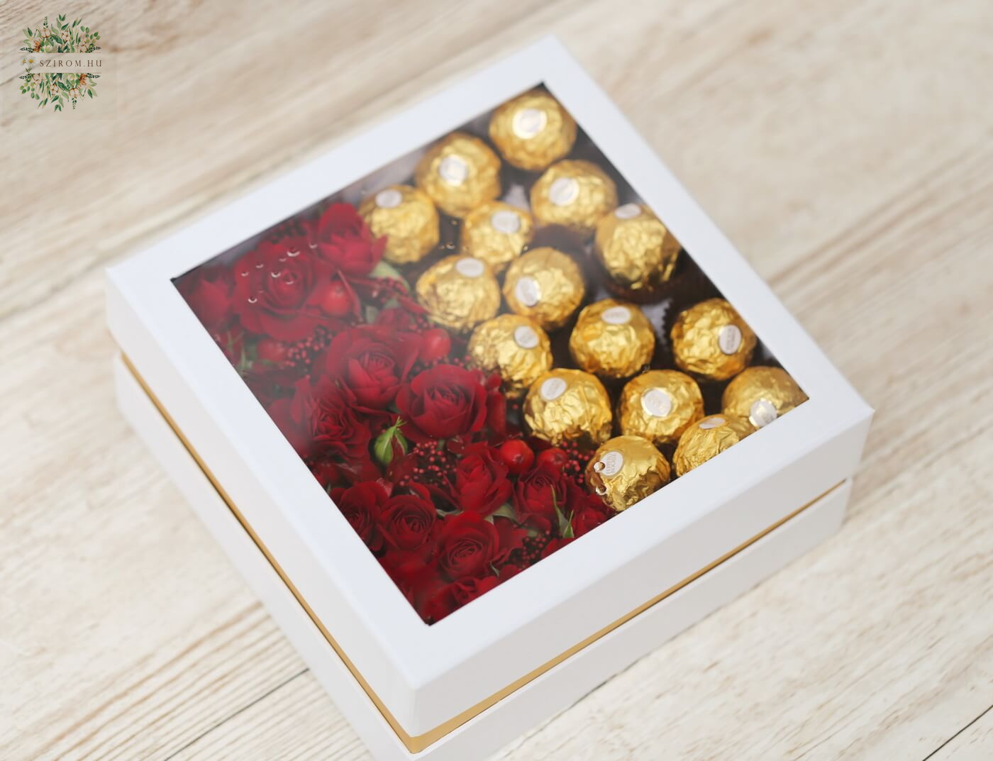 flower delivery Budapest - Red spray mini roses in box with ferrero chocolates