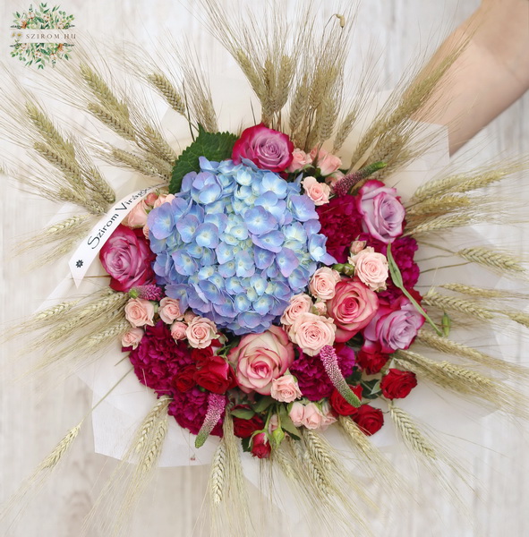 Blumenlieferung nach Budapest - Romantischer Ststrauß mit Hortensien und Rosen (24 Stiele)