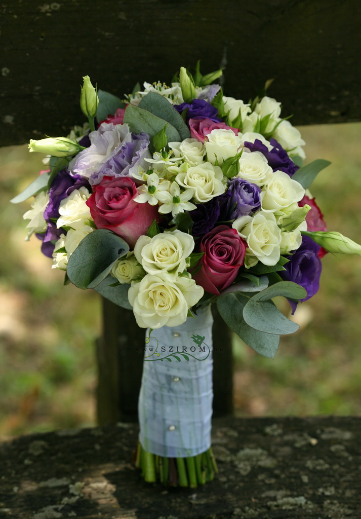 menyasszonyi csokor (rózsa, bokros rózsa, liziantusz, ornithogalum,fehér, lila, rózsaszín)