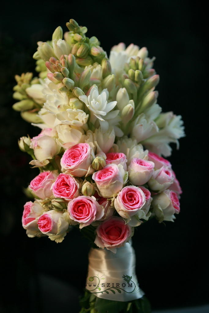 Virágküldés Budapest - menyasszonyi csokor (tubarózsa, angol rózsa, fehér, rózsaszín)