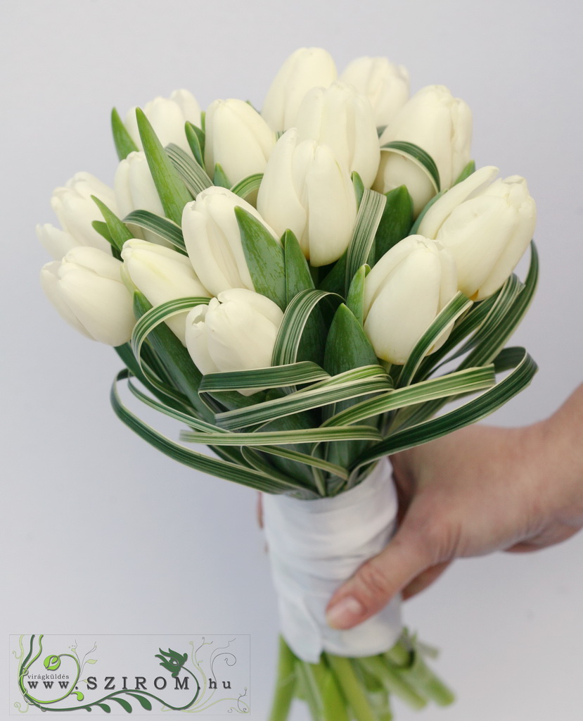Virágküldés Budapest - menyasszonyi csokor (tulipán, fehér)