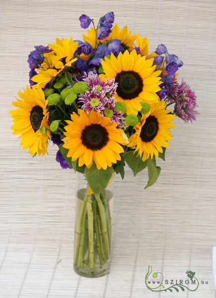 Blumenlieferung nach Budapest - Große Sommerstrauss mit Sonnenblumen mit Vase (21 Stämme)
