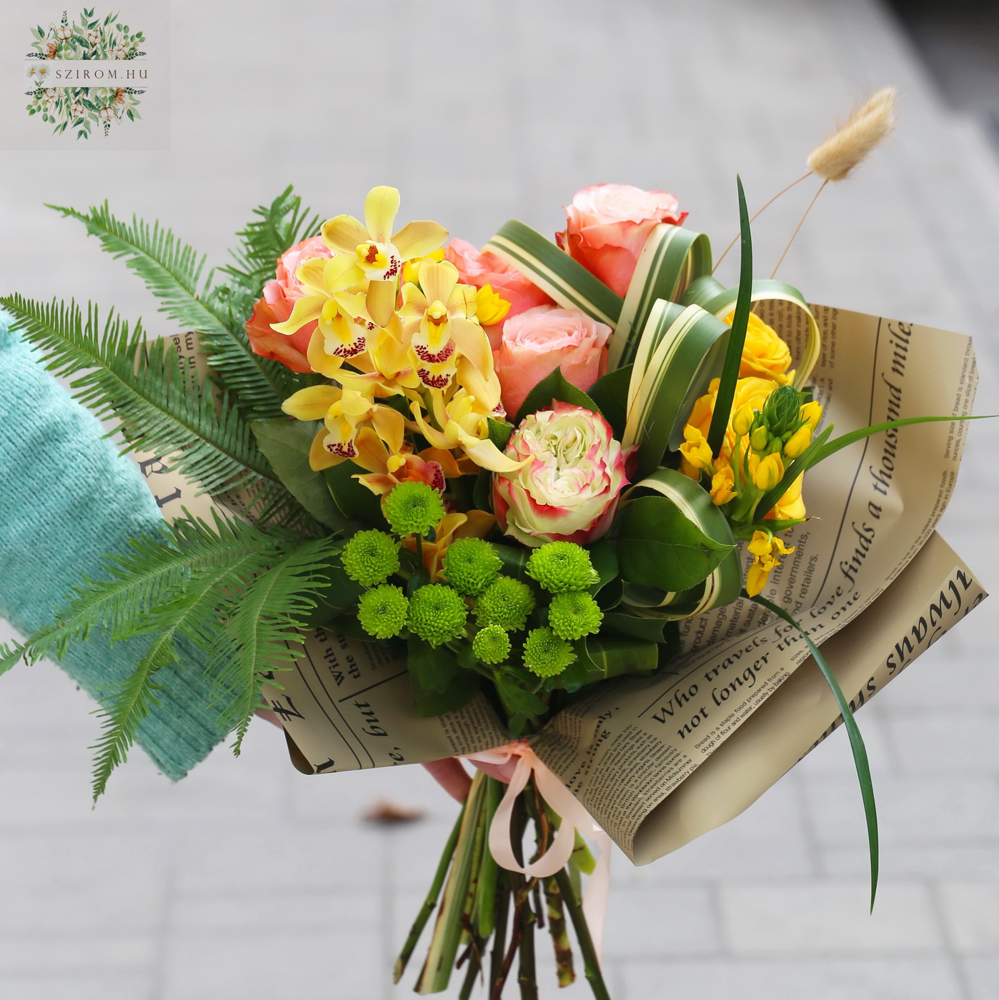 Virágküldés Budapest - Modern rózsa csokor mini cymbidium orchidea fürttel