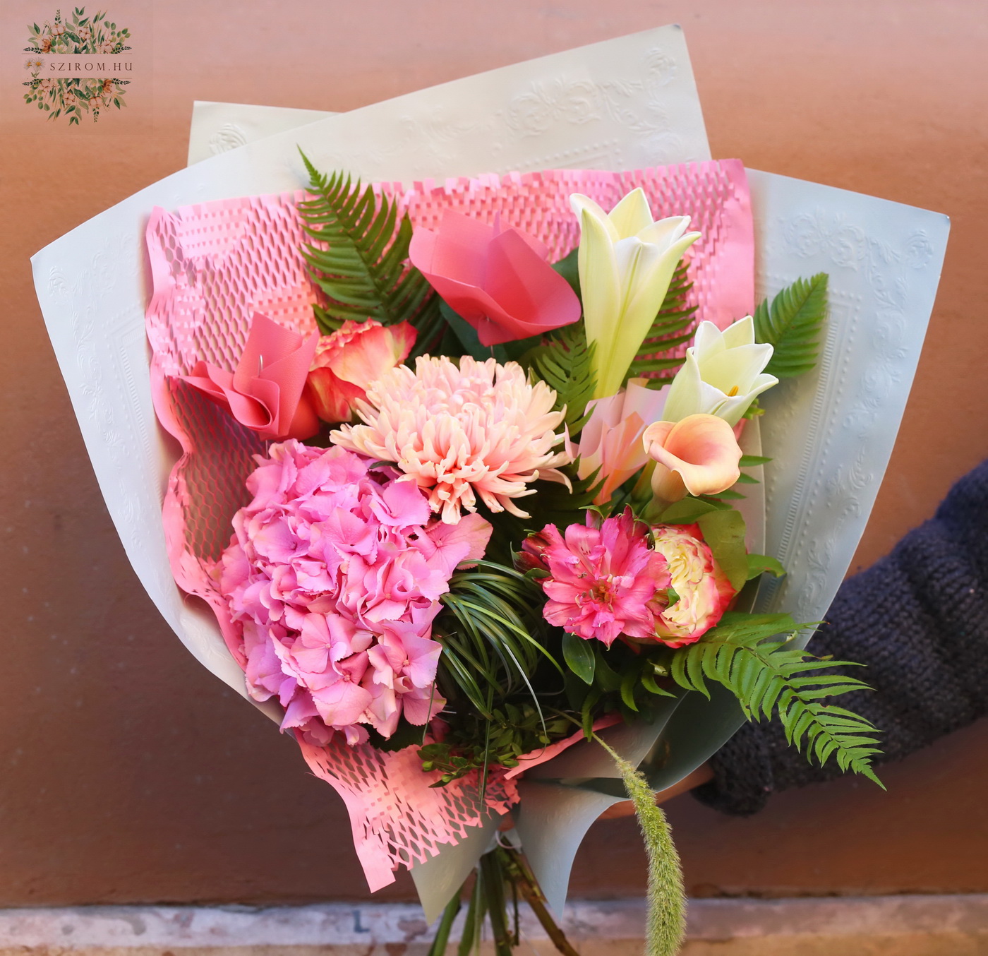flower delivery Budapest - Big pink bouquet with special flowers