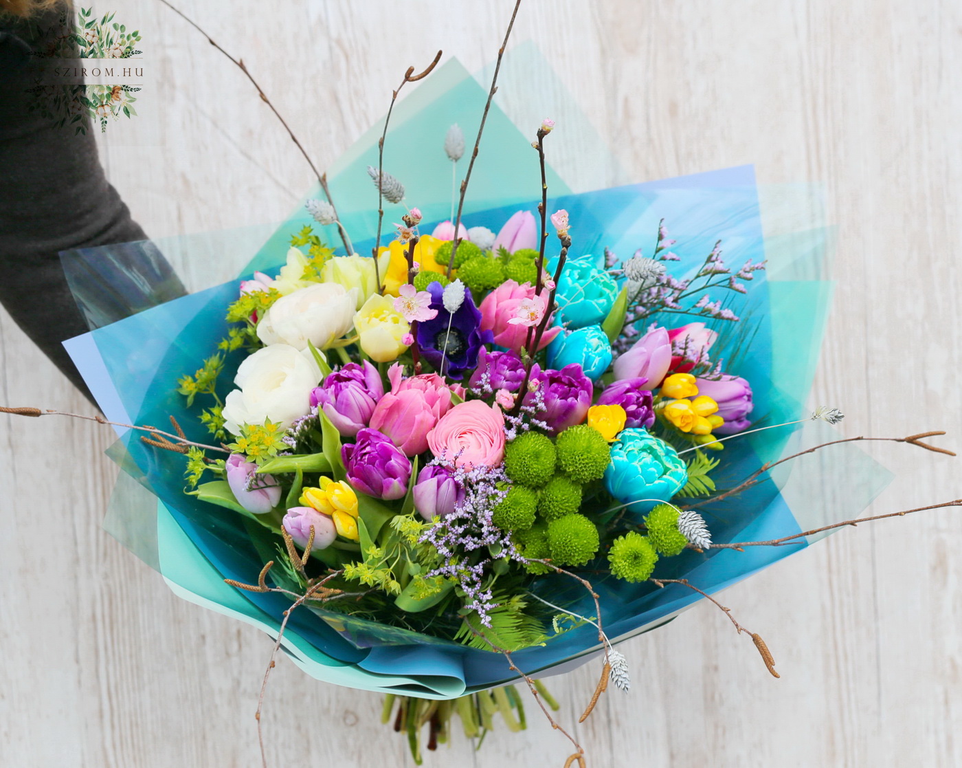 Blumenlieferung nach Budapest - Frühlingsstrauß blauem Himmel (37 Stück)