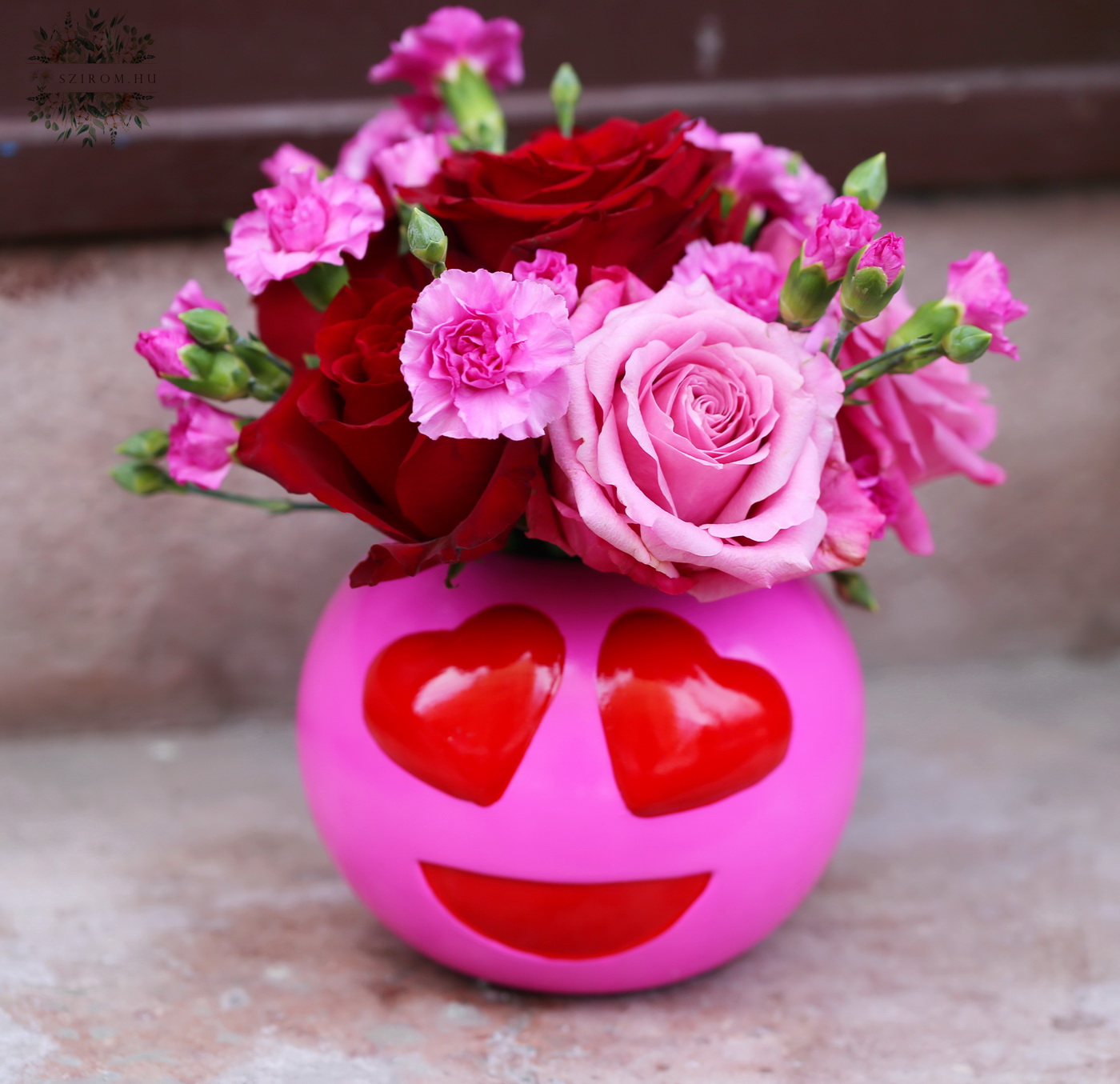 Blumenlieferung nach Budapest - Herz Auge Smiley Vase mit Rote und Rosa Rosen