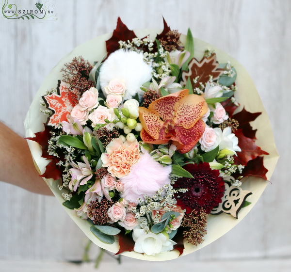 Blumenlieferung nach Budapest - Rustikales Herbstbouquet mit Vanda-Orchidee (19 Stiele)