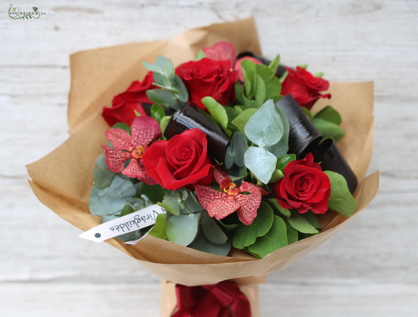 flower delivery Budapest - Round bouquet with red roses and vanda orchids with paper vase (8 stems)