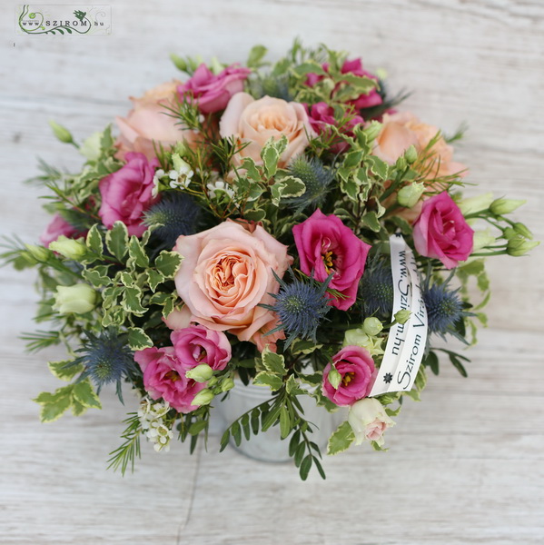 flower delivery Budapest - arrangement with roses and lisianthus (17 stems)