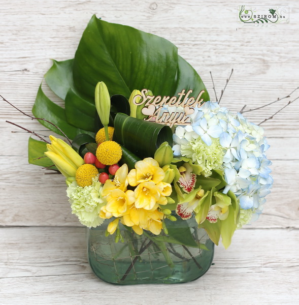 flower delivery Budapest - Mother's day Modern glass flower bowl with hydrangeas, freesias, orchids (14 stems)