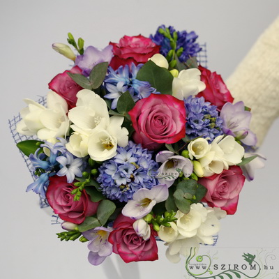 Blumenlieferung nach Budapest - Duftende lila Blüten (Hyazinthe, Rose, Freesie, 22stems)